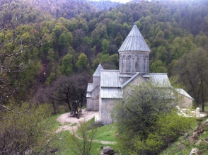 Հաղարծինի ընկուզենին վառվել է (ֆոտոշարք)